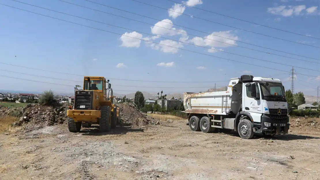 Büyükşehir'den hafriyat temizleme çalışmaları 