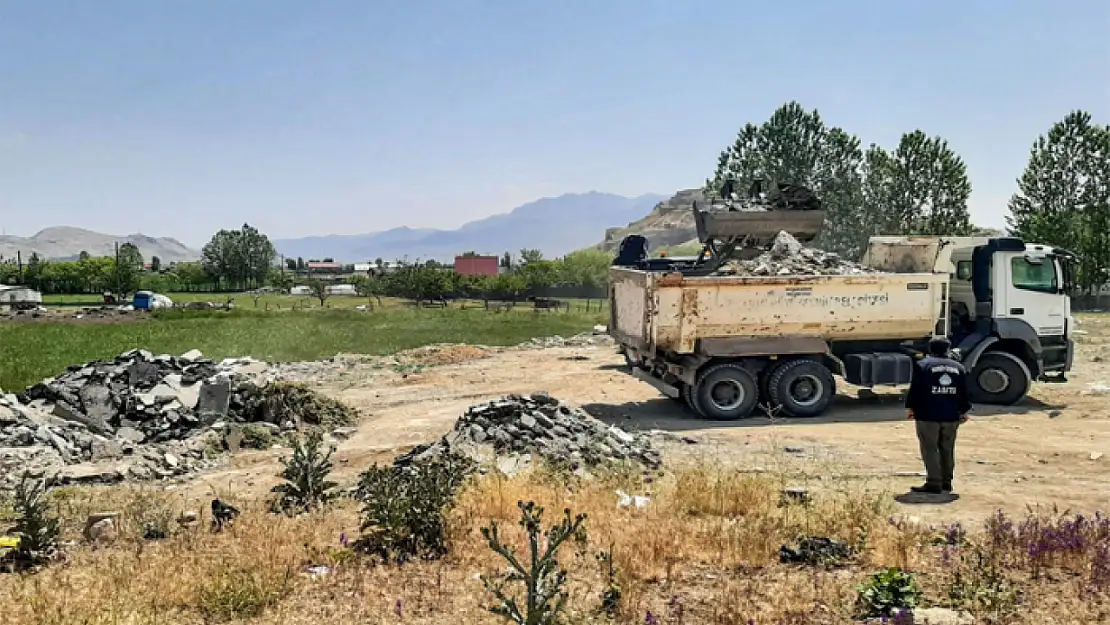 Büyükşehir'den, hafriyat temizleme çalışması