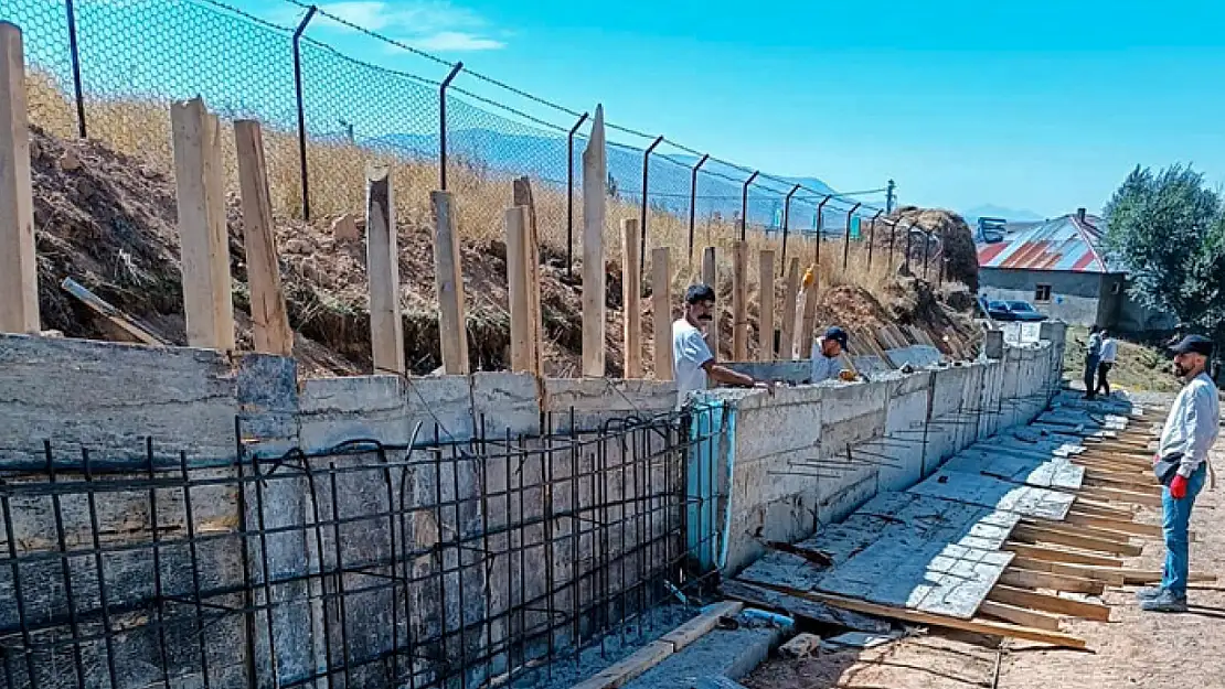 Büyükşehir'den mezarlıklarda bakım onarım çalışması