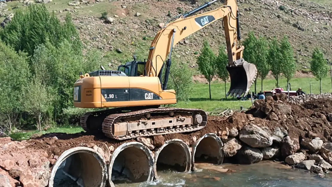 Büyükşehir'den sel ve su taşkınlarına karşı menfez çalışması