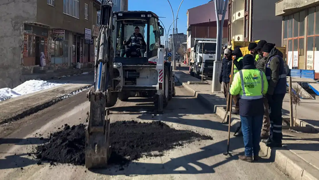 Büyükşehir'den yol ve bakım onarım çalışması