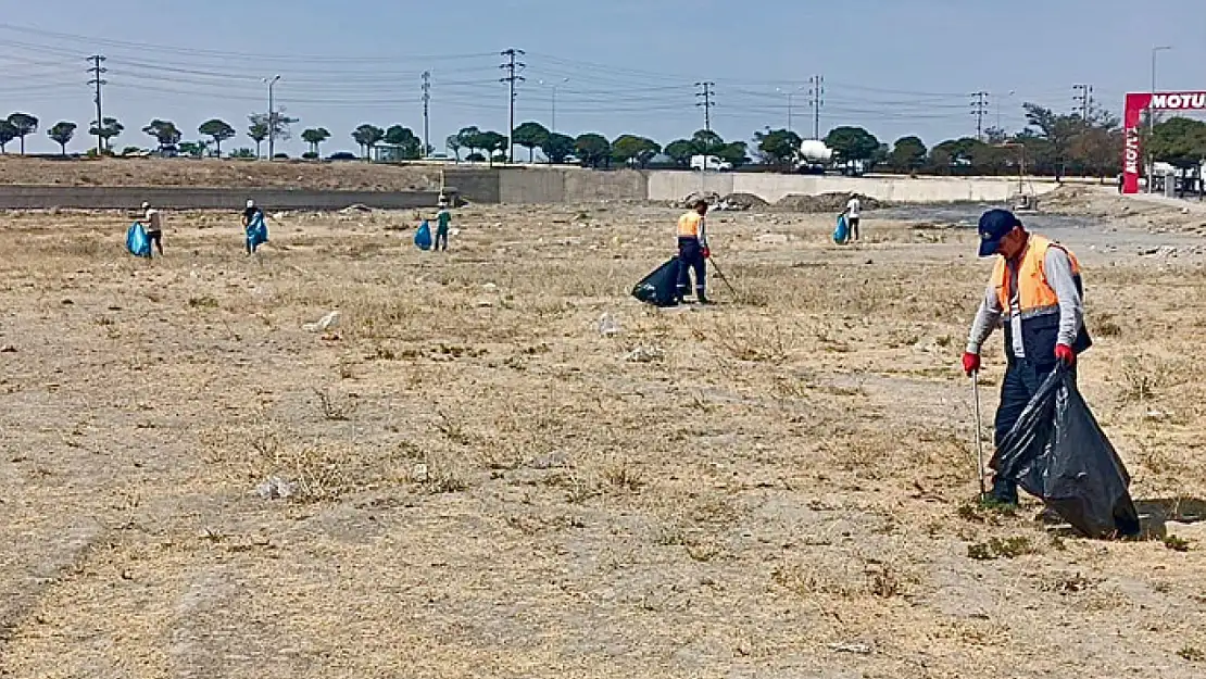 Büyükşehir kent genelinde temizlik çalışmalarını sürdürüyor