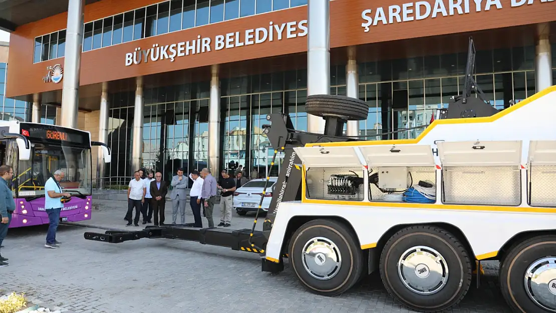 Büyükşehir otobüs kurtarma aracını envanterine kattı