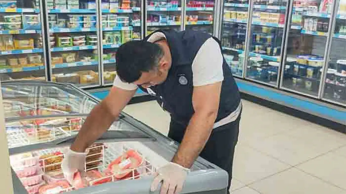 Büyükşehir, zincir marketleri denetledi