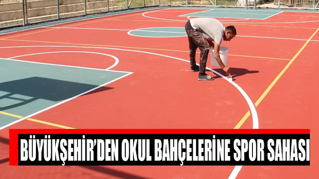 Büyükşehir'den okul bahçelerine spor sahası