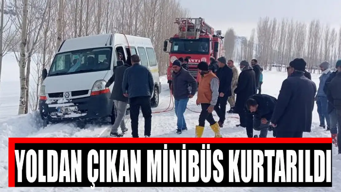 Buzlanma nedeniyle yoldan çıkan minibüs kurtarıldı