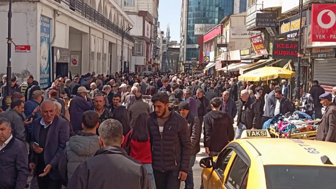 Caddelerde bayram yoğunluğu artıyor