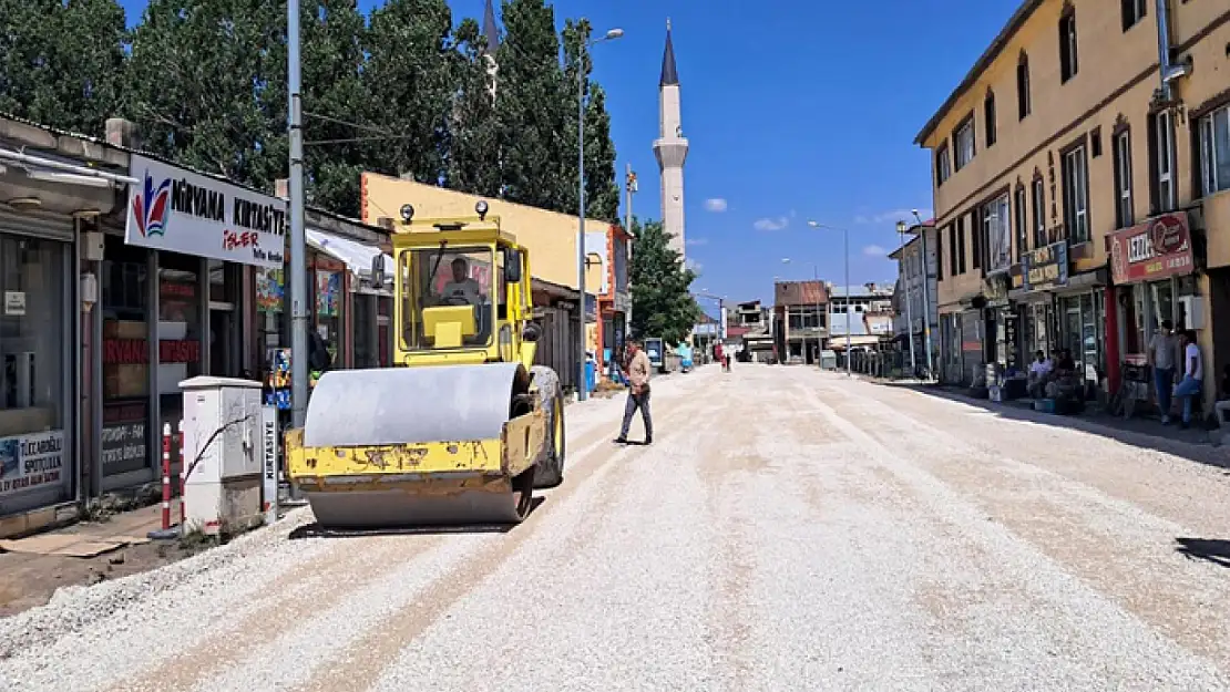 Çaldıran'da cadde ve sokaklar yenileniyor