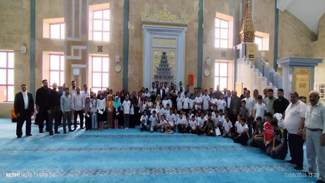 Çaldıran'da Hadis Ezberleme Yarışması düzenlendi