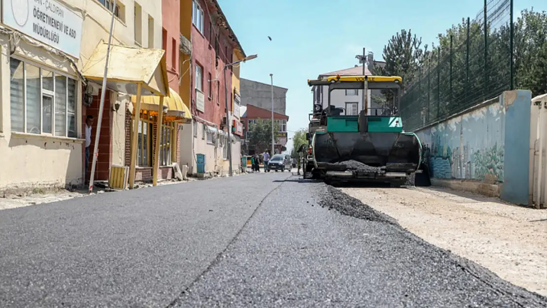 Çaldıran'da yapılan yol çalışmaları tamamlandı 