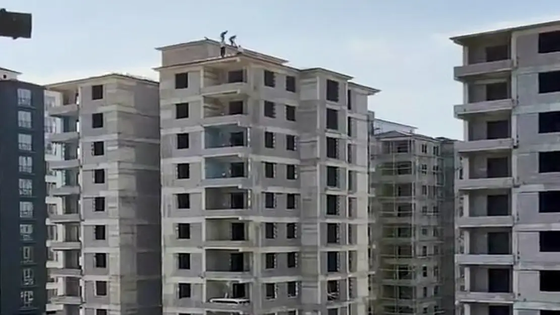 Çatıda tehlikeli çalışma