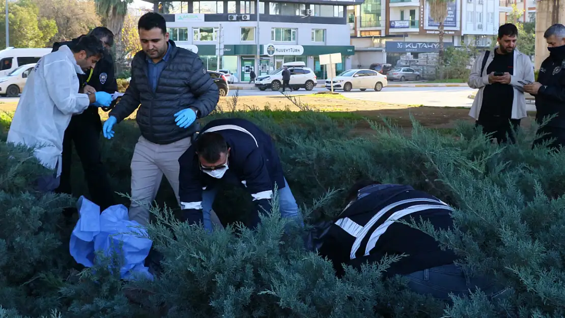 Cesedi günler sonra gelen kokuyla tesadüfen bulundu