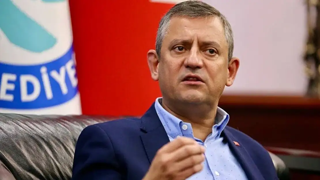 CHP Genel Başkanı Özel'in ayağı kırıldı