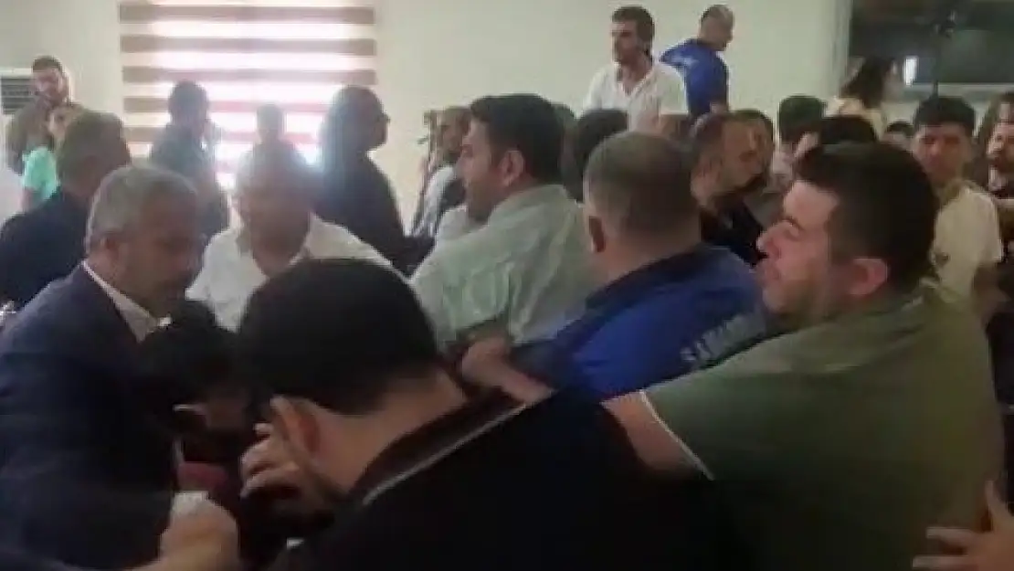 CHP'li meclis üyesinin TİP'li başkana ettiği küfür ortalığı savaş alanına çevirdi
