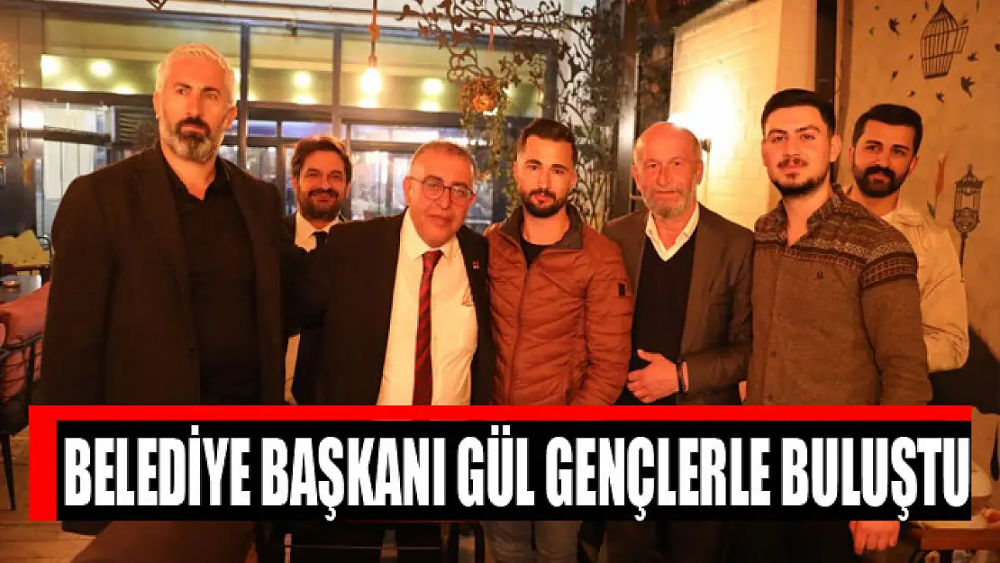 CHP'li Belediye Başkanı Erdem Gül Van'da gençlerle bir araya geldi