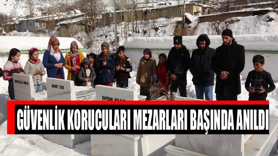 Çığda şehit olan güvenlik korucuları mezarları başında anıldı