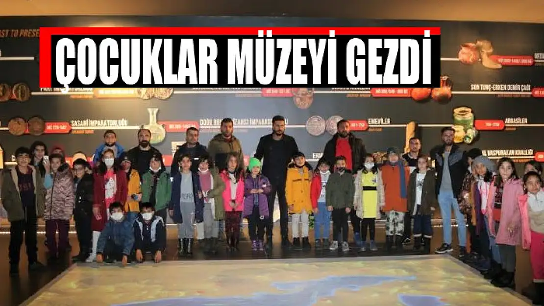 Çocuklar müzeyi gezdi