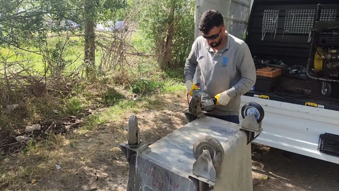 Çöp konteynerleri bakım onarım çalışmalarıyla yenileniyor