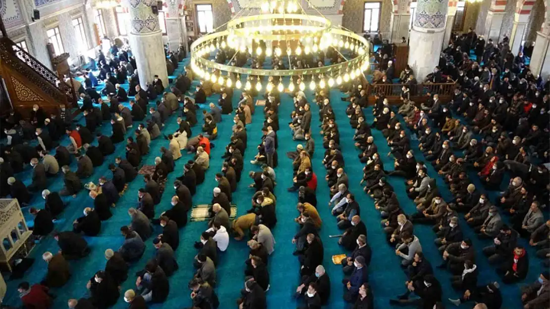 Cuma hutbesi takdir topladı