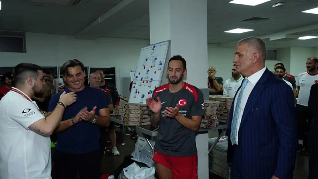 Cumhurbaşkanı Erdoğan'dan A Milli Futbol Takımı'na tebrik telefonu