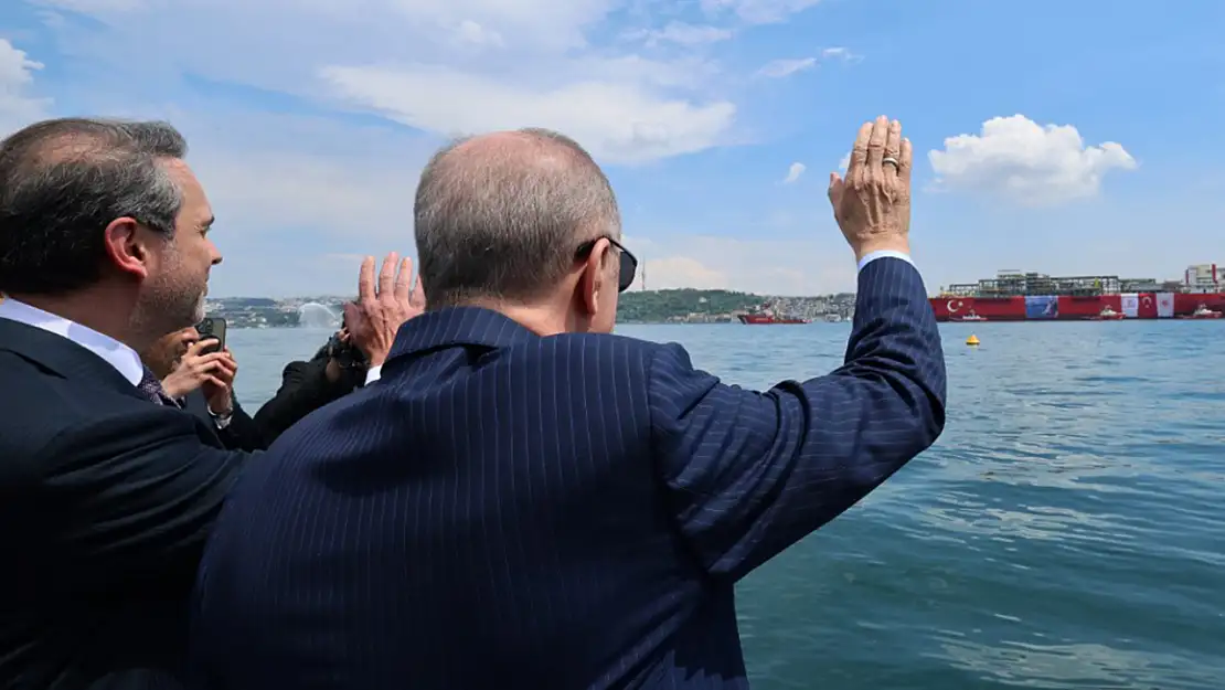 Cumhurbaşkanı Erdoğan 'Osman Gazi' platformunu Dolmabahçe'den uğurladı