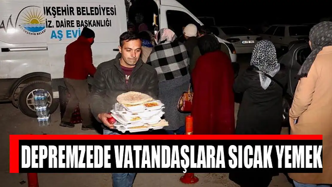 Depremzede vatandaşlara sıcak yemek