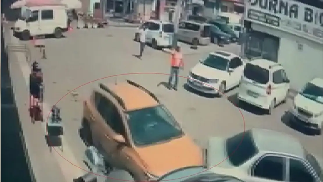 Direksiyon başında rahatsızlanan sürücü 6 araca çarptı