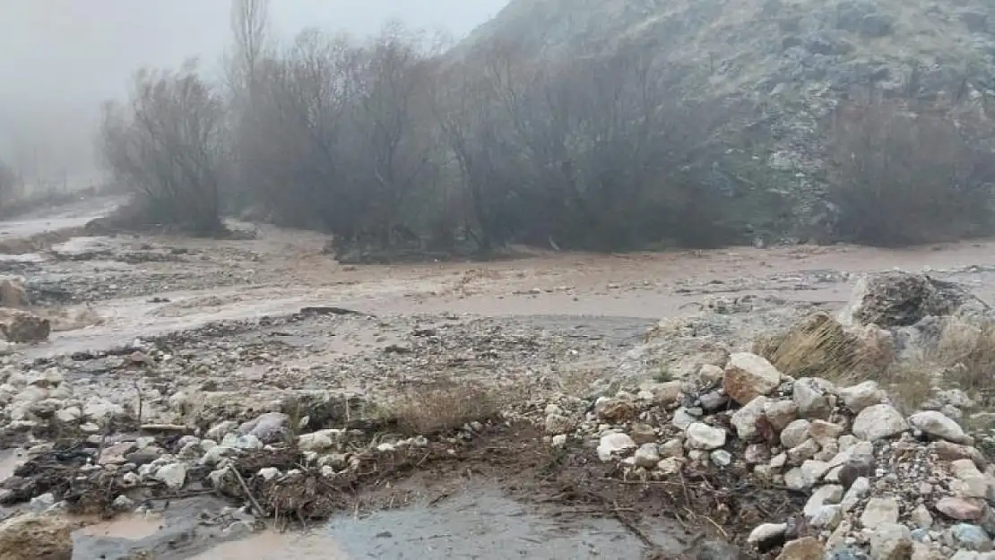 Doğanşehir'de sel meydana geldi