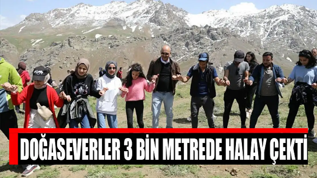 Doğaseverler 3 bin metrede halay çekti