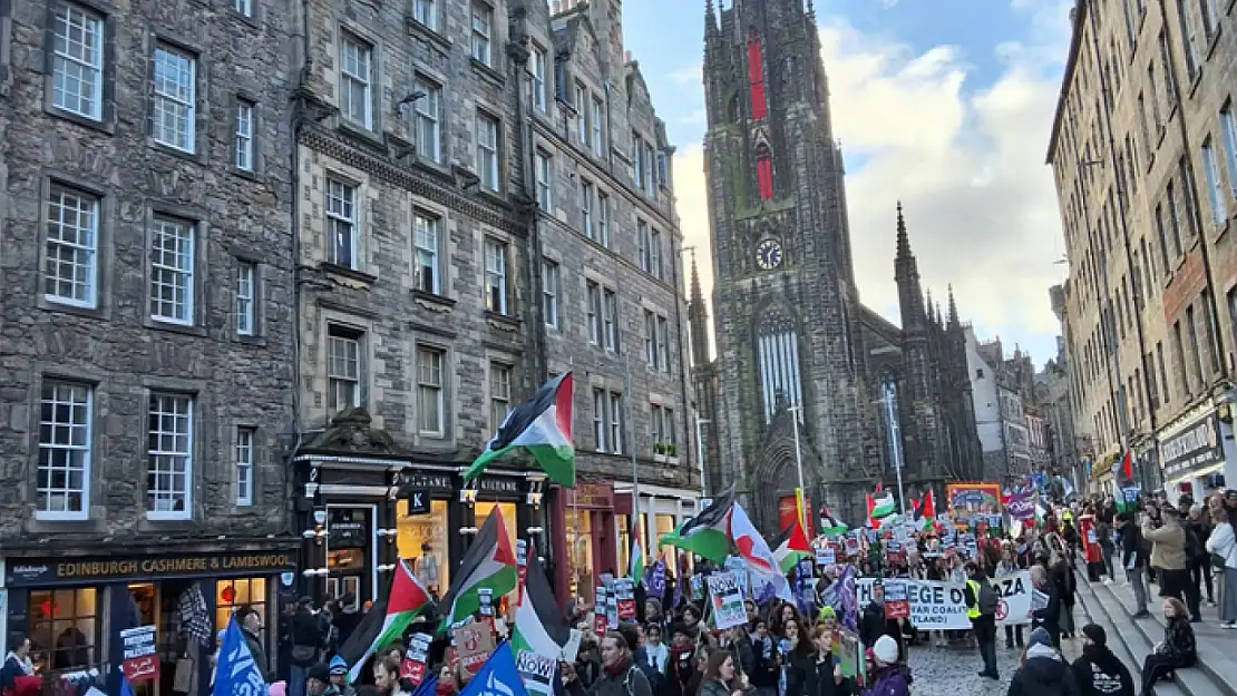 Dünyanın dört bir yanında Filistin'e destek yürüyüşleri sürüyor