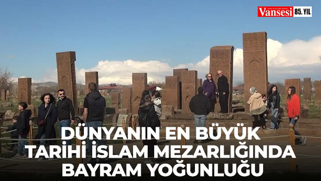 Dünyanın en büyük tarihi İslam mezarlığında bayram yoğunluğu