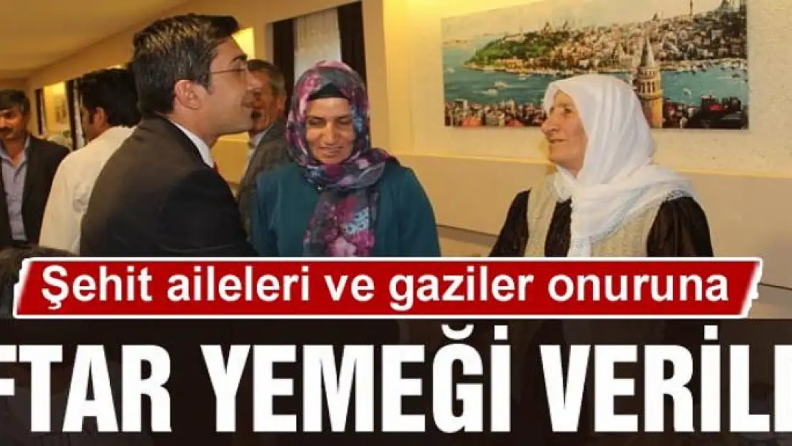 Başkale'de şehit aileleri ve gaziler onuruna iftar yemeği verildi