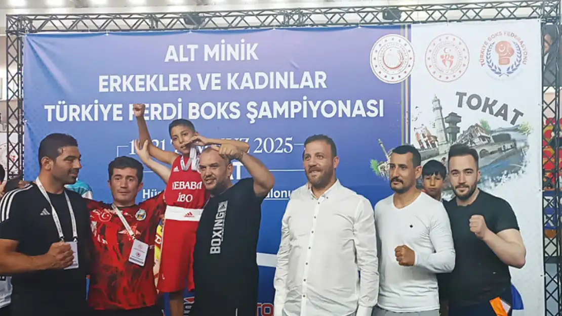 Edremit Belediyesi'nden boks şampiyonasında büyük başarı