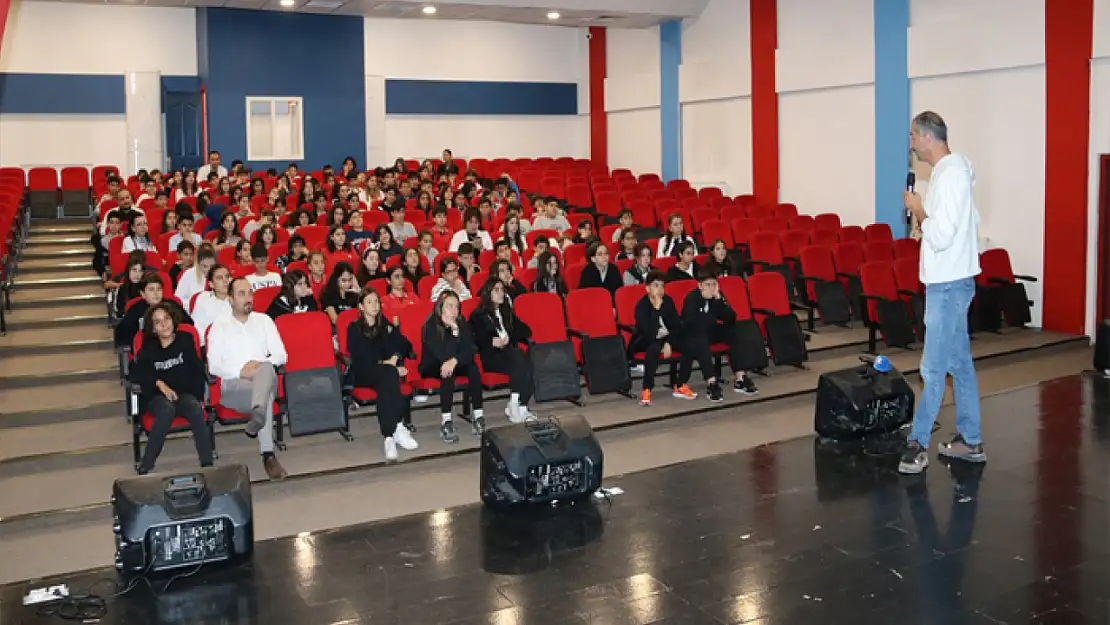 Edremit Belediyesi'nden öğrencilere geri dönüşüm semineri 