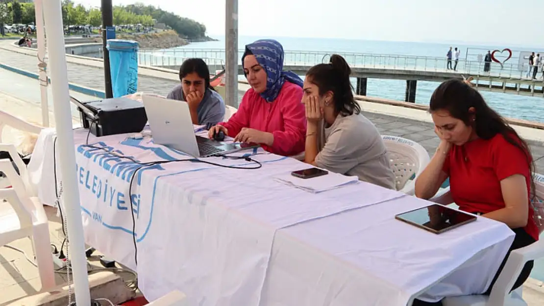 Edremit Belediyesi'nden üniversite adaylarına ücretsiz destek