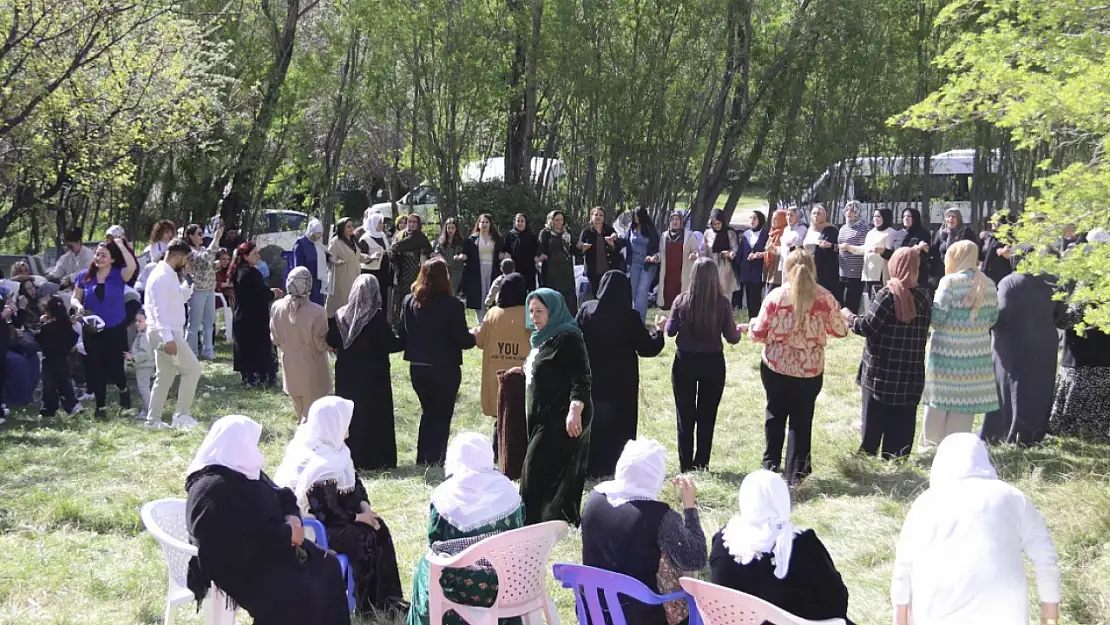Edremit'te anneler günü özel etkinliği