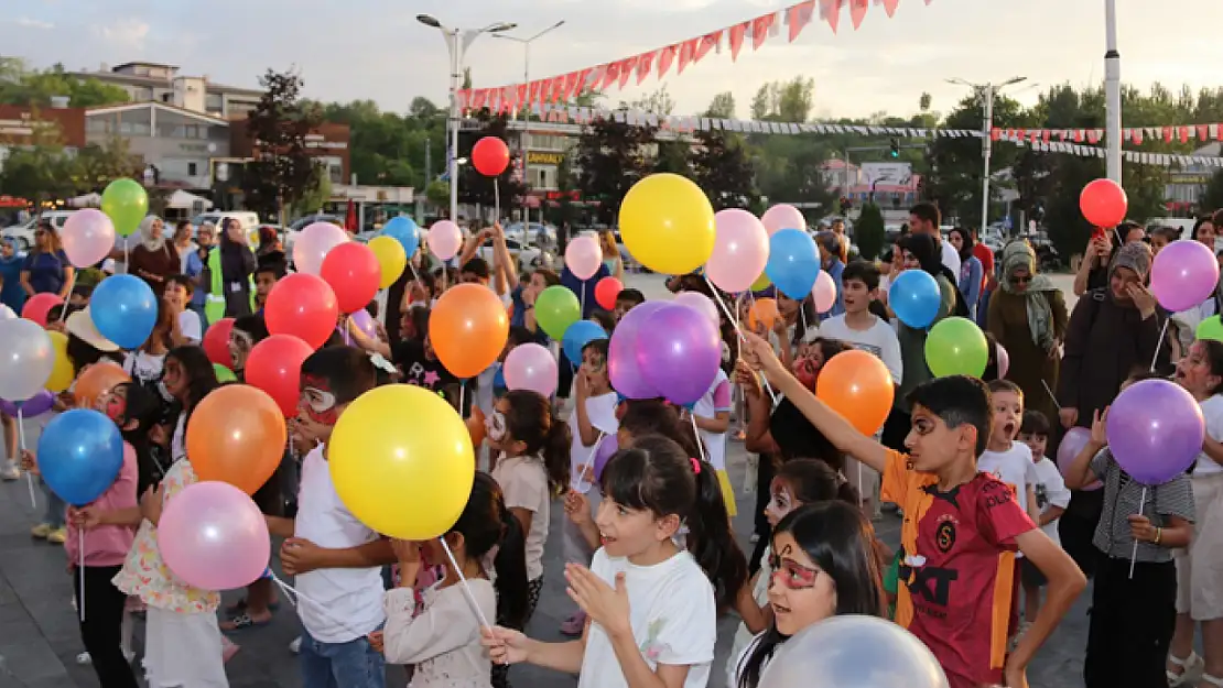 Edremit'te çocuklara yönelik renkli etkinlikler