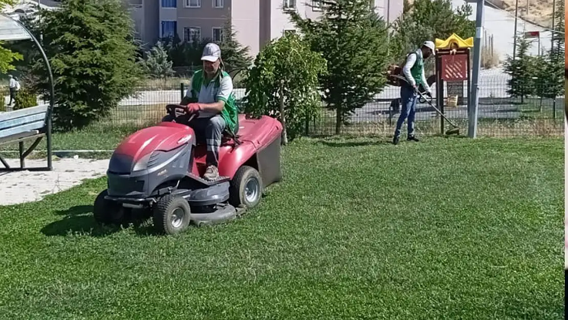 Edremit'te parklarda bakım onarım çalışması