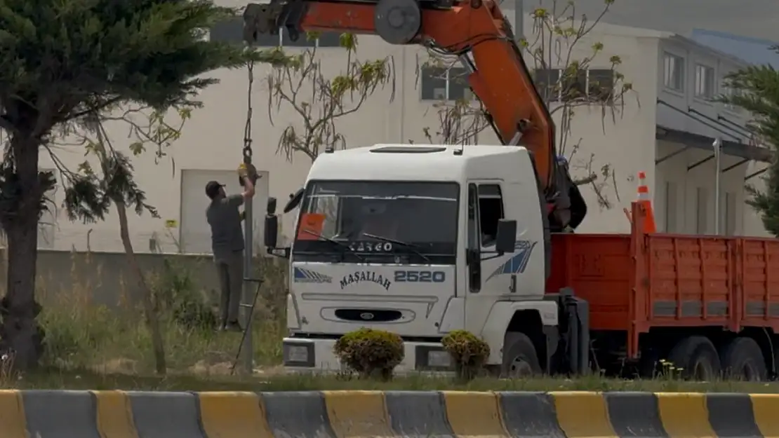 Edremit yolu trafiğe kapatıldı