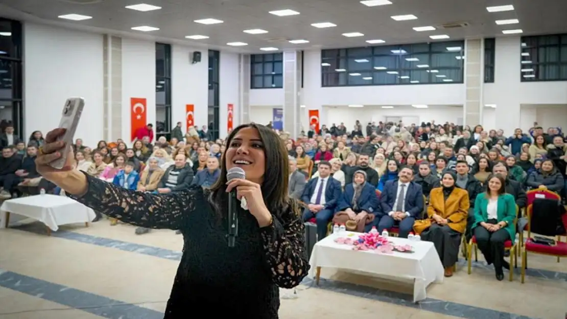 Eğitimci-Yazar Dilek Cesur Hakkarililerle buluştu