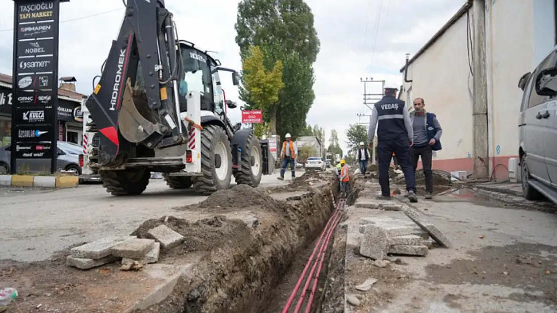 Elektrik şebekesi yer altına alındı