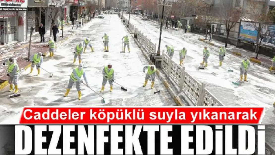 Caddeler köpüklü suyla yıkanarak dezenfekte edildi