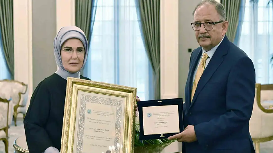 Emine Erdoğan, 'Sıfır Atık' projesine verilen AKDENİZ-PA ödülünü teslim aldı