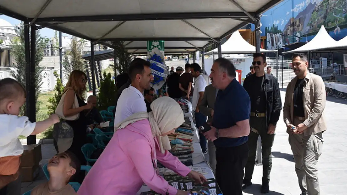Emniyet Müdürü Mutlu'dan Yerel Kitap Fuarı'na ziyaret