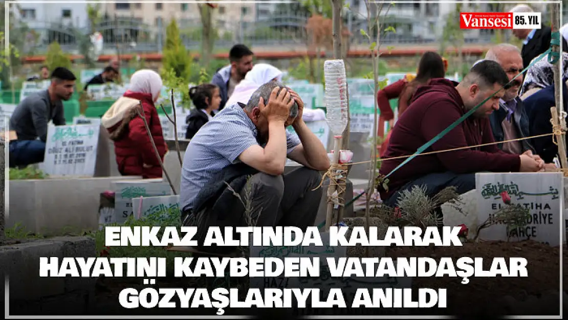 Enkaz altında kalarak hayatını kaybeden vatandaşlar gözyaşlarıyla anıldı