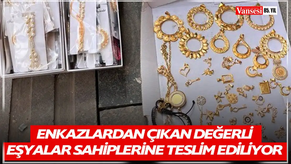 Enkazlardan çıkan değerli eşyalar sahiplerine teslim ediliyor