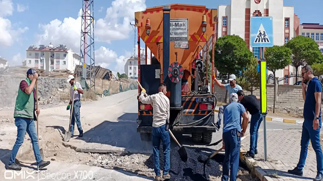 Erciş Belediyesi asfalt yama çalışmalarını tamamladı