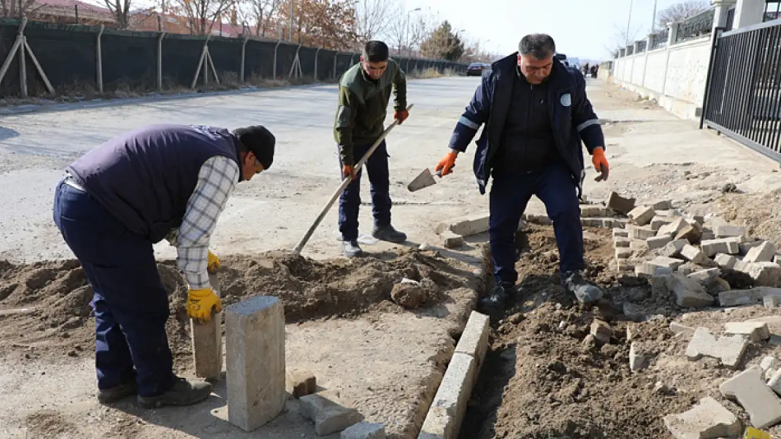 Erciş Belediyesi'nden kaldırım düzenleme çalışmaları