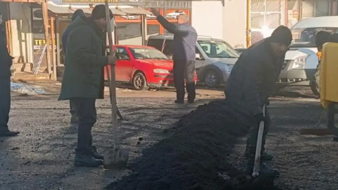 Erciş Belediyesi'nden yol bakım onarım çalışması