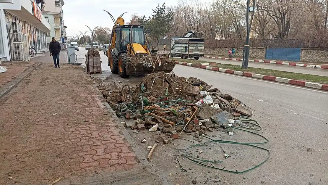 Erciş'de çalışmalar devam ediyor